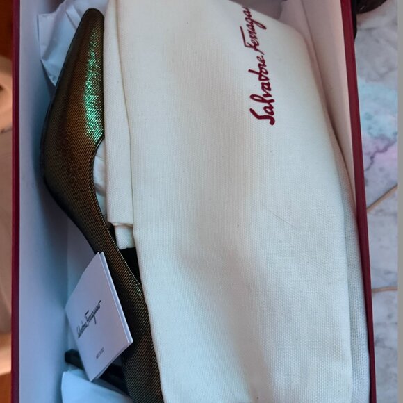 Ferragamo heels size 7 - brand new